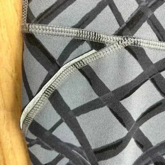 *Athleta Splash Relay Cropped Bamboo Print Gray Size S - Picture 5 of 12